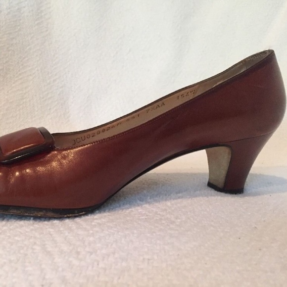 Salvatore Ferragamo Kitten Heel Pumps Shoes 7.5 AA - Picture 3 of 8